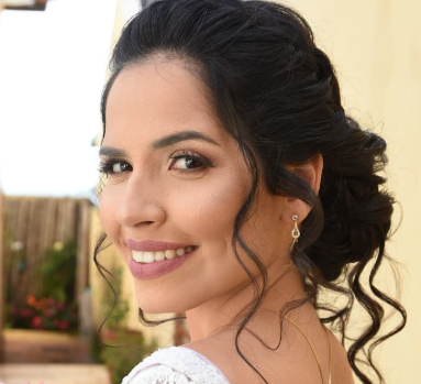 <span style="border-left: 2px solid #C6C6C6; padding-left: 8px;">Carla Silva</span>